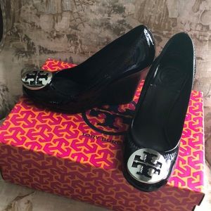 Authentic Tory Burch black wedge. LIKE NEW!